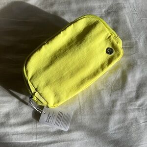 🆕 Lululemon Everywhere Belt Bag - Electric Lemon